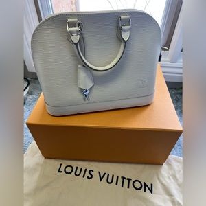 Louis Vuitton Epi Alma PM, Ivory color.